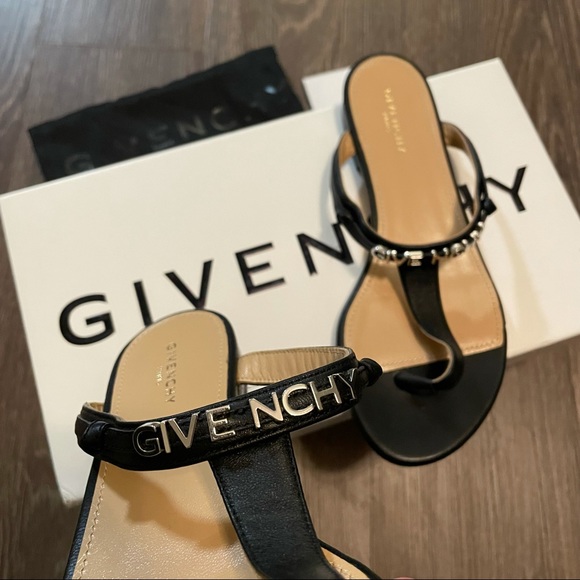 New Givenchy metal logo thong strap leather sandals - Picture 7 of 15